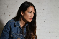 Joan As Police Woman – Nummers zijn als een pak dat je laat aanpassen. Ik ben ook volwassen geworden, ik wilde nieuwe arrangementen van de nummers aanbieden