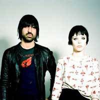 Crystal Castles se paie les services de Robert Smith
