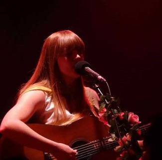 Courtney Marie Andrews: smartlapparels van een ontluikende countrygrootheid.