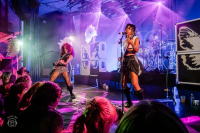 Nova Twins in Gent - Halfvolle zaal, volle energie