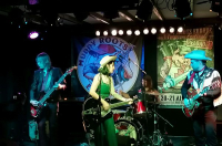 Jenny Don't and The Spurs - Onvermoeibaar en met grenzeloze passie