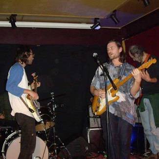 Gun Outfit - Soms strompelend, altijd fascinerend