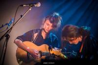 The Whereabouts Of J. Albert + Kids with Buns - Weemoedigheid als warm deken in donkere tijden
