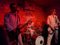 Golden Shitters - Tot de essentie gestripte punk
