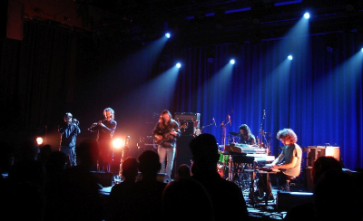 Black Flower - Muzikale kruisbestuiving en rijkdom