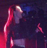 Chrysta Bell – Vurig, heet maar niet hot genoeg!