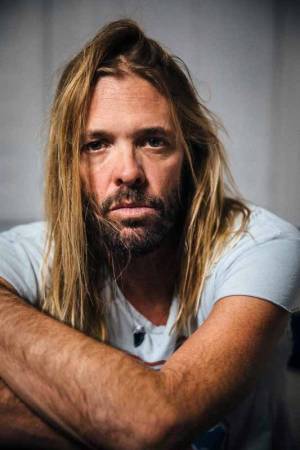 Décès de Taylor Hawkins, le batteur de Foo Fighters.