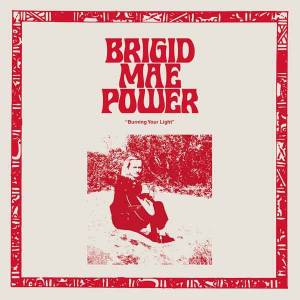 Brigid Mae Power sort la tête de l’eau, mais ne perd pas espoir…