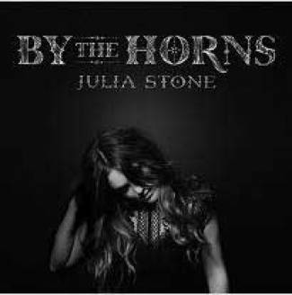 Julia Stone, pas si seule …