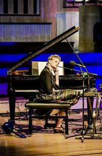 An Pierlé - Mensen zullen altijd muziek blijven maken en nodig hebben. Het is vooral de perceptie van alles wat cultuur is die me zorgen baart