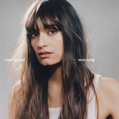 Clara Luciani autocentrée…