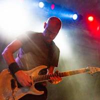 Helmet - Geslaagde avond rocken in een ruig en sympathiek omgedoopt Casino!