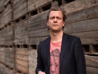 Caesar Spencer rend hommage à la pop française…