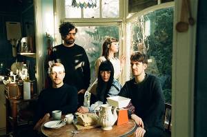 Flying Horseman - We hebben een introvert publiek; een publiek dat intens meeleeft en enthousiast is, zonder overdreven uitspattingen
