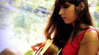 Premier clip de Clare Louise