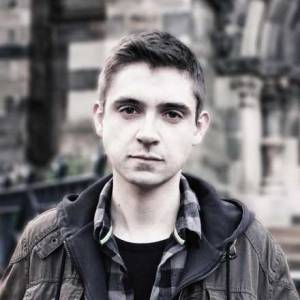 Un guerrier sombre qui aime les cantiques de Noël…