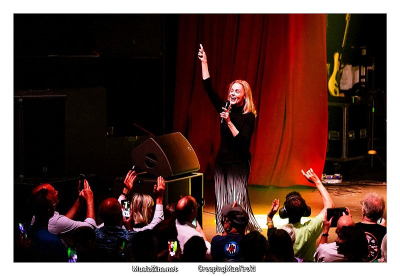 Belinda Carlisle – Backcatalogue bij ondergaande zon aan zee