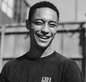 Loyle Carner – Charmeert en Omarmt z’n publiek