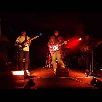 Hooton Tennis Club – Vlotjes het water over