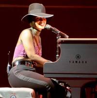 Alicia Keys – This girl is on fire Tour – Keys that unlock emotions