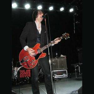 Jim Jones Revue - Rock’n’roll spat uit alle lichaamsgaten