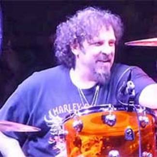 Twisted Sister pleure la disparition de son batteur