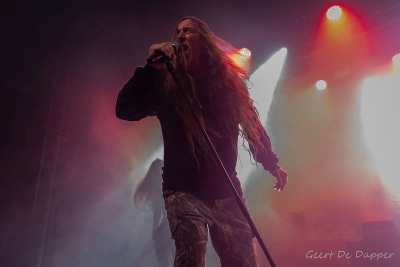 Obituary - Obituary knalt als een ‘bjeeste’!