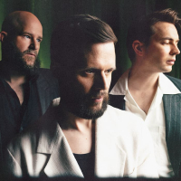 Une voix fatiguée au cœur d’un concert haut en couleurs…