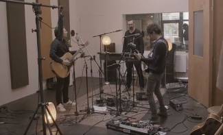 Wolf - Sing-songwriting ontdaan van enige franjes 