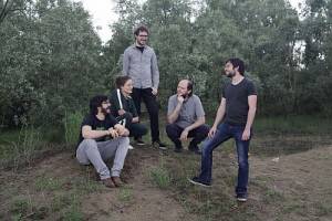 Zandland - Het probleem is vooral dat Zandland in zijn geheel één sound vormt, die we enkel kunnen creëren als we samen in één ruimte zitten, en dat is nu natuurlijk onmogelijk