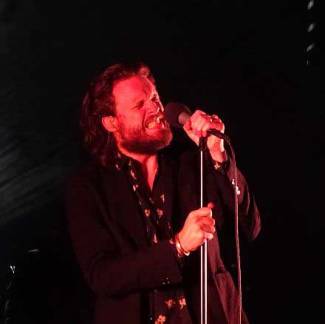 Father John Misty: sterk concert van de sarcastische crooner