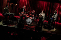 The Deep Dark Woods &amp; Erin Rae – Een groovy avondje rond het kampvuur