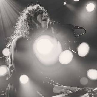 Rae Morris – Drijven doorheen een sprookjesbos