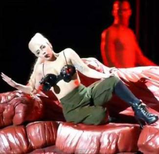 Lady Gaga – Born This Way Ball