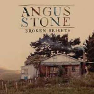 Angus Stone casse le moule…