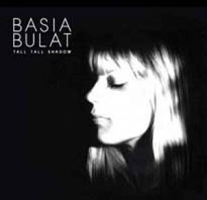 Basia Bulat reste dans l’ombre…
